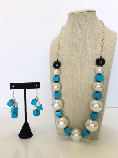 Glass Pearls with Blue Blocks Necklace Set